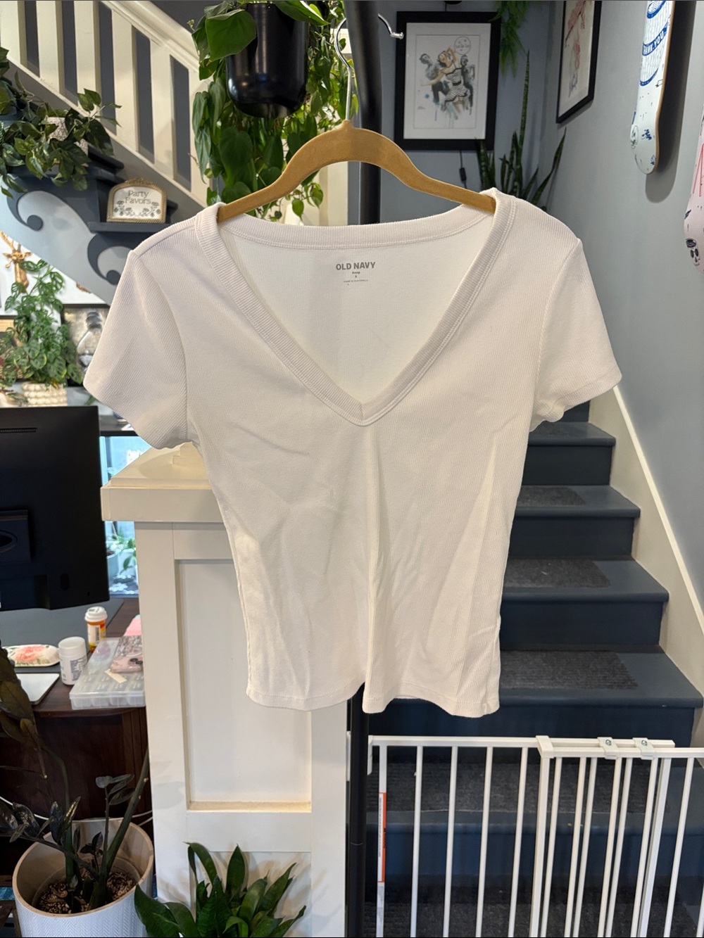 Old Navy White RibbedV-Neck Short Sleeve Slim FitTee